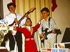 Guitarra para niños de película de 8 mm 1965 Christmas Rock & Roll Performance años 60 segunda mano  Embacar hacia Mexico