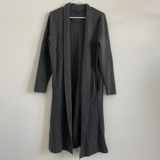 Cardigã Banana Republic suéter espanador feminino M cinza carvão escuro bolsos comprar usado Cardigã Banana Republic suéter espanador feminino M cinza carvão escuro bolsos comprar usado  Enviando para Brazil