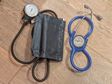 Estetoscópio 3M™ Littmann azul marinho e esfigmomanômetro diagnóstico americano comprar usado  Enviando para Brazil