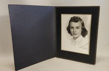 Usado, Foto vintage 1949 em pasta linda jovem mulher preto e branco Miller Studio comprar usado  Enviando para Brazil
