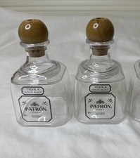 Usado, (2) Copos de bebida de plástico PATRON TEQUILA vazios com abertura de palha e topo de parafuso comprar usado  Enviando para Brazil