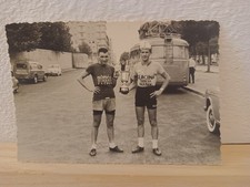 Usado, Ciclisti con coppa Polisportiva Dinamo Faenza Glacina Tormeno Vicenza autobus  comprar usado  Enviando para Brazil