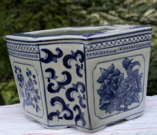 ANTIGO PLANTADOR DE CACHEPOT DE PORCELANA HEXÁGONO AZUL E BRANCO CHINÊS CHINOSERIE 8", usado comprar usado ANTIGO PLANTADOR DE CACHEPOT DE PORCELANA HEXÁGONO AZUL E BRANCO CHINÊS CHINOSERIE 8", usado comprar usado  Enviando para Brazil