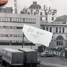 Foto de reimpresión Barbarossa camiones de cerveza techo rojo cervecería Cincinnati Ohio segunda mano  Embacar hacia Mexico