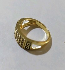 Anel feminino banhado a ouro 18k, com gravuras Versace nas laterais, cravejado com comprar usado  Enviando para Brazil