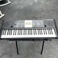 Teclado portátil Yamaha YPT-220 61 teclas com estojo e alimentação e suporte [TESTADO] comprar usado  Enviando para Brazil