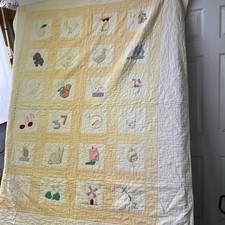Edredón de retazos vintage hecho a mano ABC SAMPLER 57,5” ancho X 71” largo tambones menores segunda mano  Embacar hacia Mexico