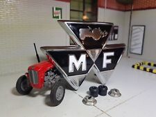 Massey Ferguson MF 35 835 FE35 ciągnik przód czarny motyw odznaka 828136M1 na sprzedaż  Wysyłka do Poland