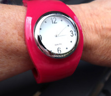 Vintage AVON Clamper Bangle Relógio Linda Cor Rosa, 2009 Caixa Original comprar usado  Enviando para Brazil
