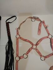 Sujetador de cuero rosa claro con cuello arnés corporal y látigo punk cuerpo gótico funk mediano segunda mano  Embacar hacia Mexico