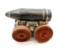 Vintage MANOIL Bomb Tank Cart Metal Era Pré Segunda Guerra Mundial Rodas de Madeira (Engate Ausente) comprar usado  Enviando para Brazil