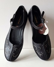 Escarpins t40 cuir d'occasion  Saint-Ouen