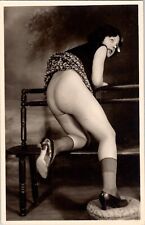 Cartão postal francês mulher nua completa Grundworth banco ajoelhado foto original c1925 comprar usado  Enviando para Brazil