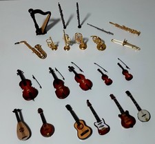 Strumenti musicali miniatura usato  Taranto