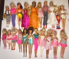 Lote 22 de BONECAS BARBIE And Friends com acessórios. Lindamente vestido e estilizado comprar usado  Enviando para Brazil