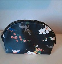 Guess makeup bag for sale  MAGHERAFELT