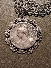 Arlésienne pendentif argenté d'occasion  La Ferté-Alais
