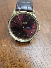 Usado, Couro Nixon Sentry - Raio de sol dourado/oxblood com alça marrom jacaré – Não testado comprar usado  Enviando para Brazil