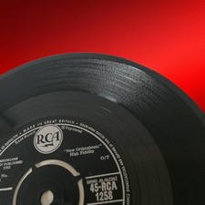 Elvis presley his d'occasion  Expédié en Belgium