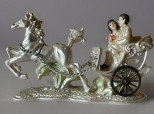 Usado, Passeio de carruagem puxada por cavalos celebrando casamento casais amor (6” X 2” X 4”) em excelente estado usado comprar usado  Enviando para Brazil