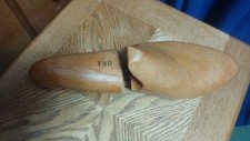 Paire embauchoirs wooden d'occasion  Expédié en Belgium