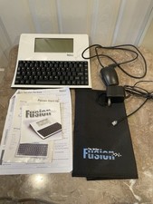 Teclado The Writer Fusion, cabo de alimentação, estojo, receptor infravermelho, manuais - não funciona comprar usado  Enviando para Brazil