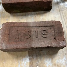 Colecionáveis antigos de produção especial de tijolos de argila “1919” em Sapo do Tijolo comprar usado Colecionáveis antigos de produção especial de tijolos de argila “1919” em Sapo do Tijolo comprar usado  Enviando para Brazil