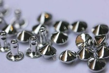 Borchie cono rivetto usato  Brescia