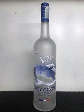 Bottiglia vuota vodka usato Bottiglia vuota vodka usato  Martinsicuro