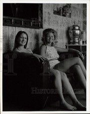 Imprensa Foto Funcionários no Salão de Massagem Sam Cory - saa96679, usado comprar usado Imprensa Foto Funcionários no Salão de Massagem Sam Cory - saa96679, usado comprar usado  Enviando para Brazil