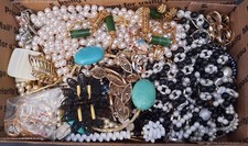 Vintage junk jewelry for sale  Lawrenceburg