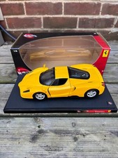 Carro modelo Ferrari Enzo amarelo fundido em escala 1/18 comprar usado  Enviando para Brazil