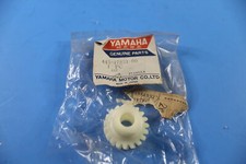NOS YAMAHA DT175 1974-75 TACÔMETRO 19 DENTES ENGRENAGEM DE ACIONAMENTO DE PLÁSTICO # 443-17831-00 comprar usado  Enviando para Brazil