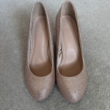 New look love for sale  COLCHESTER