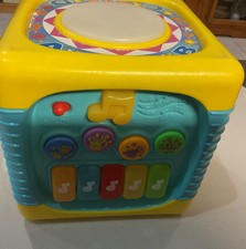 Cubo de brinquedo infantil tocando sons e luzes para crianças pequenas. comprar usado  Enviando para Brazil