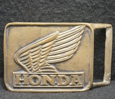 XA17102 VINTAGE DÉCADA DE 1970 *LOGOTIPO ASA DOURADA* FIVELA DE CINTO DE LATÃO SÓLIDO HONDA MOTOCICLETAS comprar usado  Enviando para Brazil