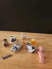 Usado, Lote de miniaturas vintage casa de bonecas caixa de sombra bugigangas prateleira cerveja, dedal, cachorro, tamancos comprar usado  Enviando para Brazil