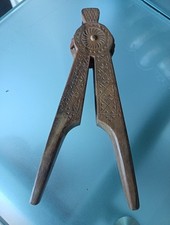 Schiaccianoci vintage intaglia usato  Genova