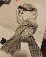 Sciarpa fendi usato  Pistoia