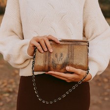 Bolsa de mão vintage genuína pele de cobra com corrente marrom marcações de cabeça de cobra comprar usado  Enviando para Brazil