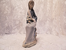 Lladro sitting girl for sale Lladro sitting girl for sale  Wallingford