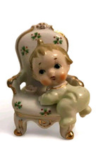 Estatueta de porcelana de criança escalada em cadeira feita no Japão Kitsch Estate vintage, usado comprar usado  Enviando para Brazil