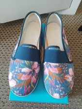 Wider fit shoes for sale  FALMOUTH