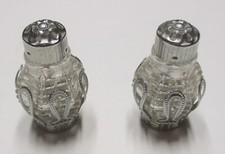 Mini shakers vintage de sal e pimenta com detalhes em alumínio comprar usado  Enviando para Brazil