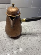 Usado, Cafeteira vintage turca martelada metal cobre cabo lateral de madeira 7” de altura comprar usado Usado, Cafeteira vintage turca martelada metal cobre cabo lateral de madeira 7” de altura comprar usado  Enviando para Brazil