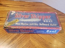 BARCO DE BRINQUEDO VINTAGE REEVES B/O PRATA SKIPPER STREAM FORRADO DE ALUMÍNIO com CAIXA E MOTOR, usado comprar usado BARCO DE BRINQUEDO VINTAGE REEVES B/O PRATA SKIPPER STREAM FORRADO DE ALUMÍNIO com CAIXA E MOTOR, usado comprar usado  Enviando para Brazil