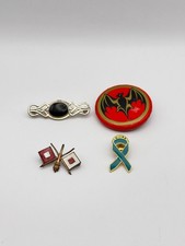 Lote de broches mistos vintage – taco, fita de conscientização, bandeiras, celta, ônix comprar usado  Enviando para Brazil