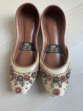Women cream flower for sale  SHEFFIELD