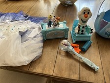 Caixa de joias musical Frozen Disney ~ Varinha ~ Trenó de massa de brincar ~ Vestido ~ Balde comprar usado  Enviando para Brazil
