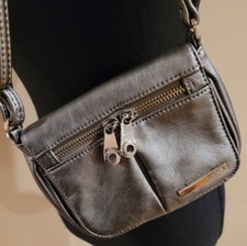 Usado, KENNETH COLE REACTION Bolsa Transversal Pequena, Vegana, Estanho Metálico comprar usado  Enviando para Brazil